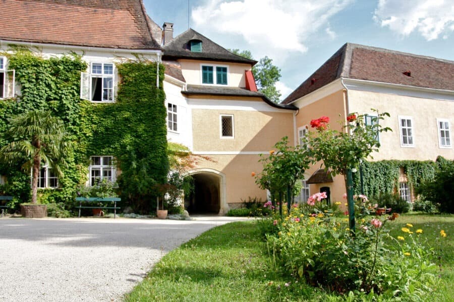 Schloss Schrattenthal - alter Gewölbegang unter der Burg